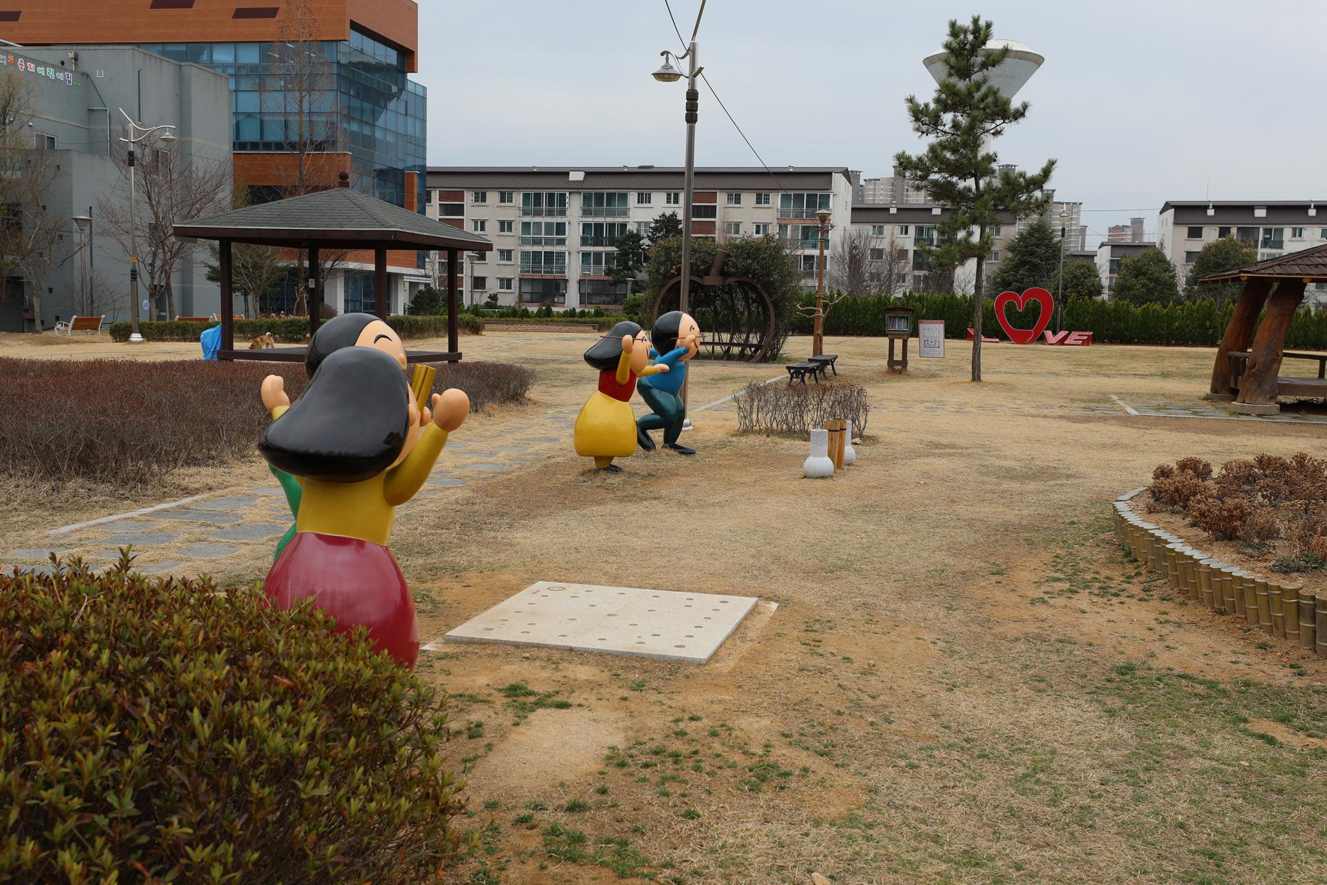 창원시 가로수길 카페거리