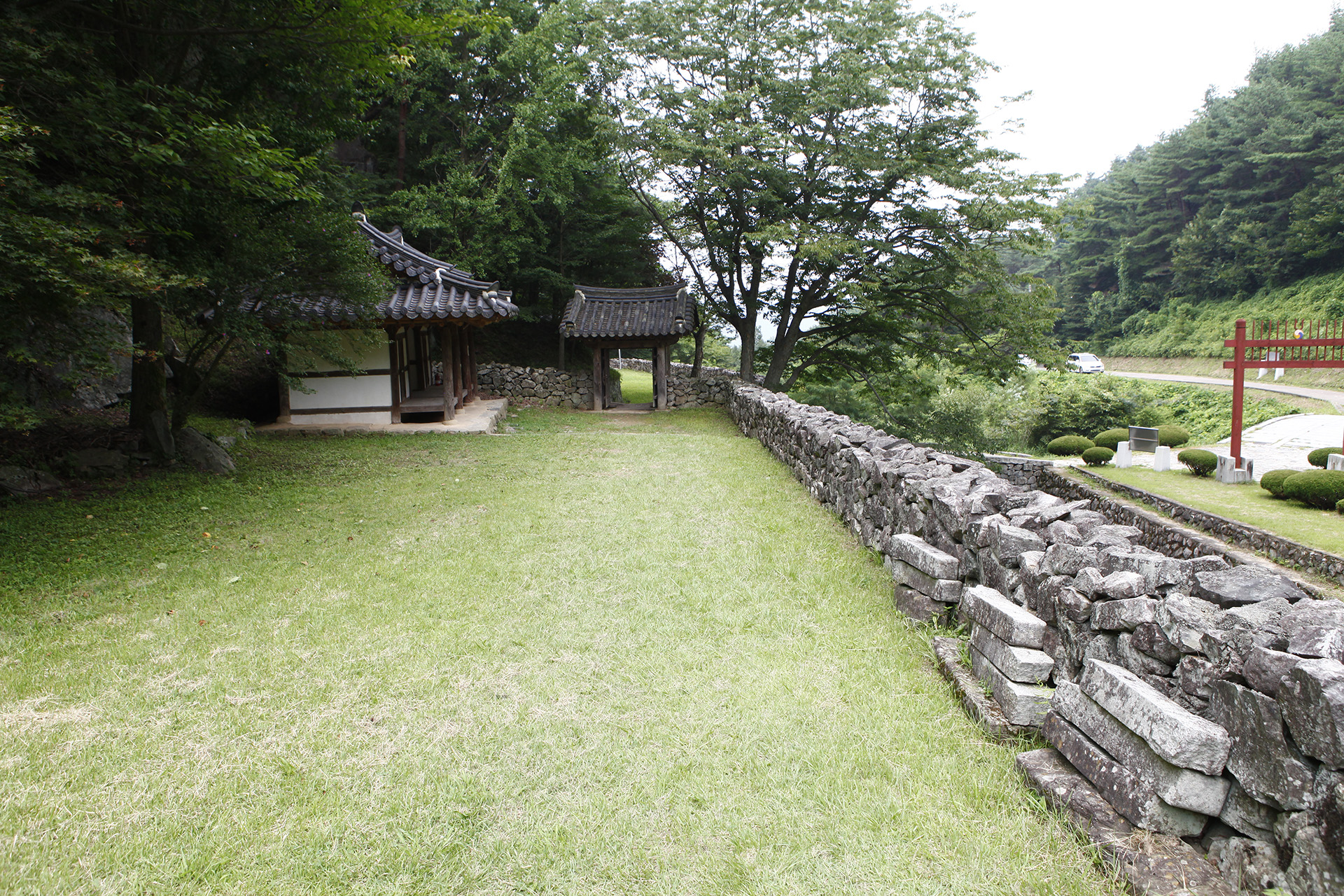 구형왕릉