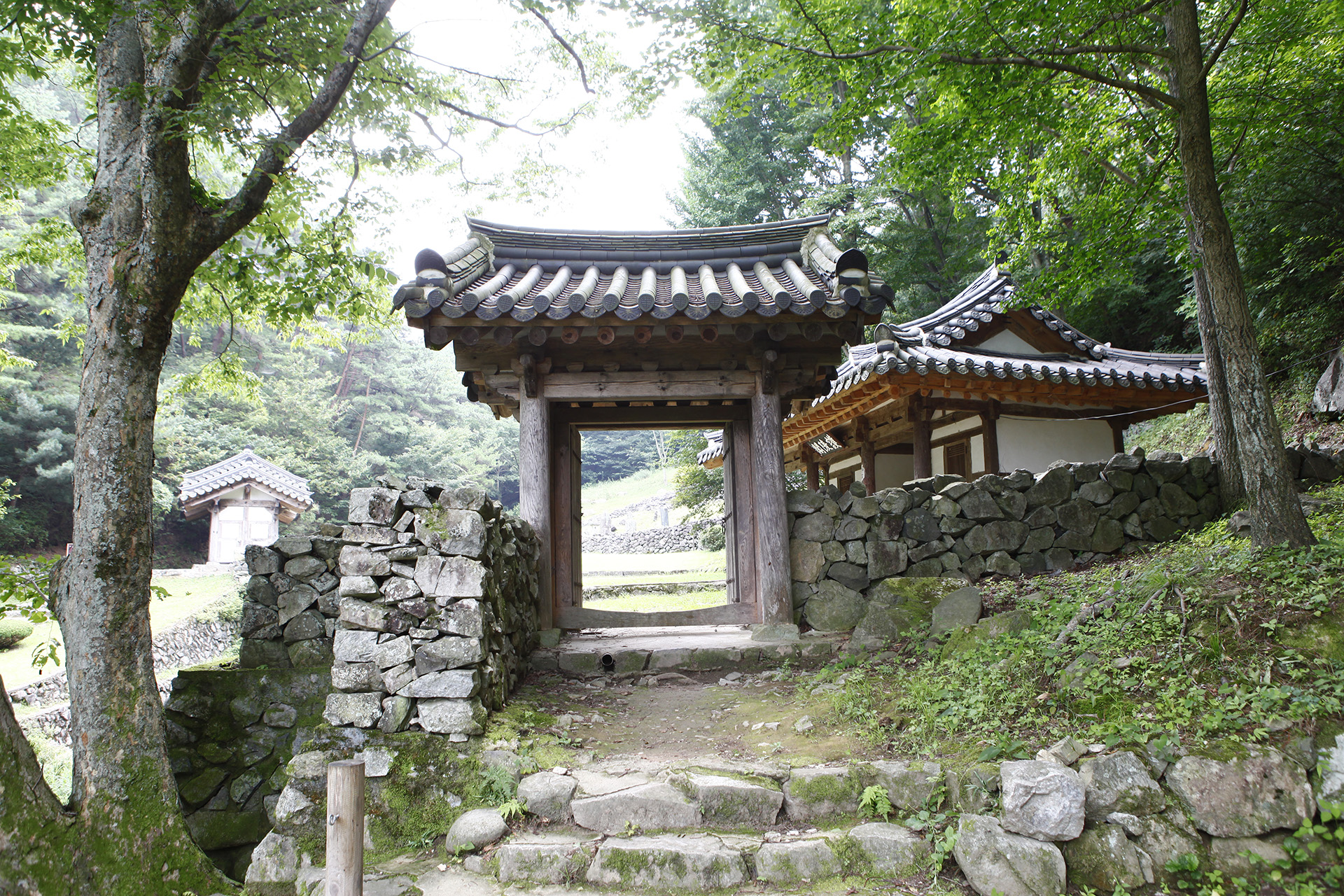 구형왕릉