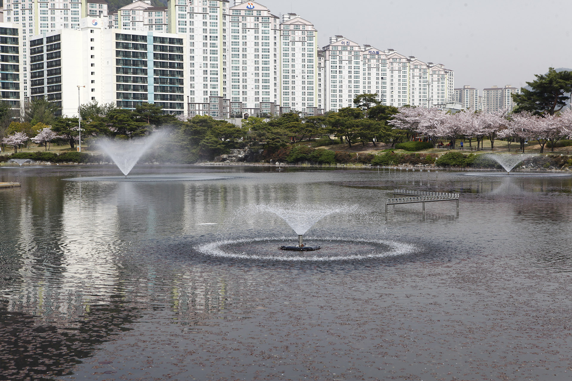 연지공원
