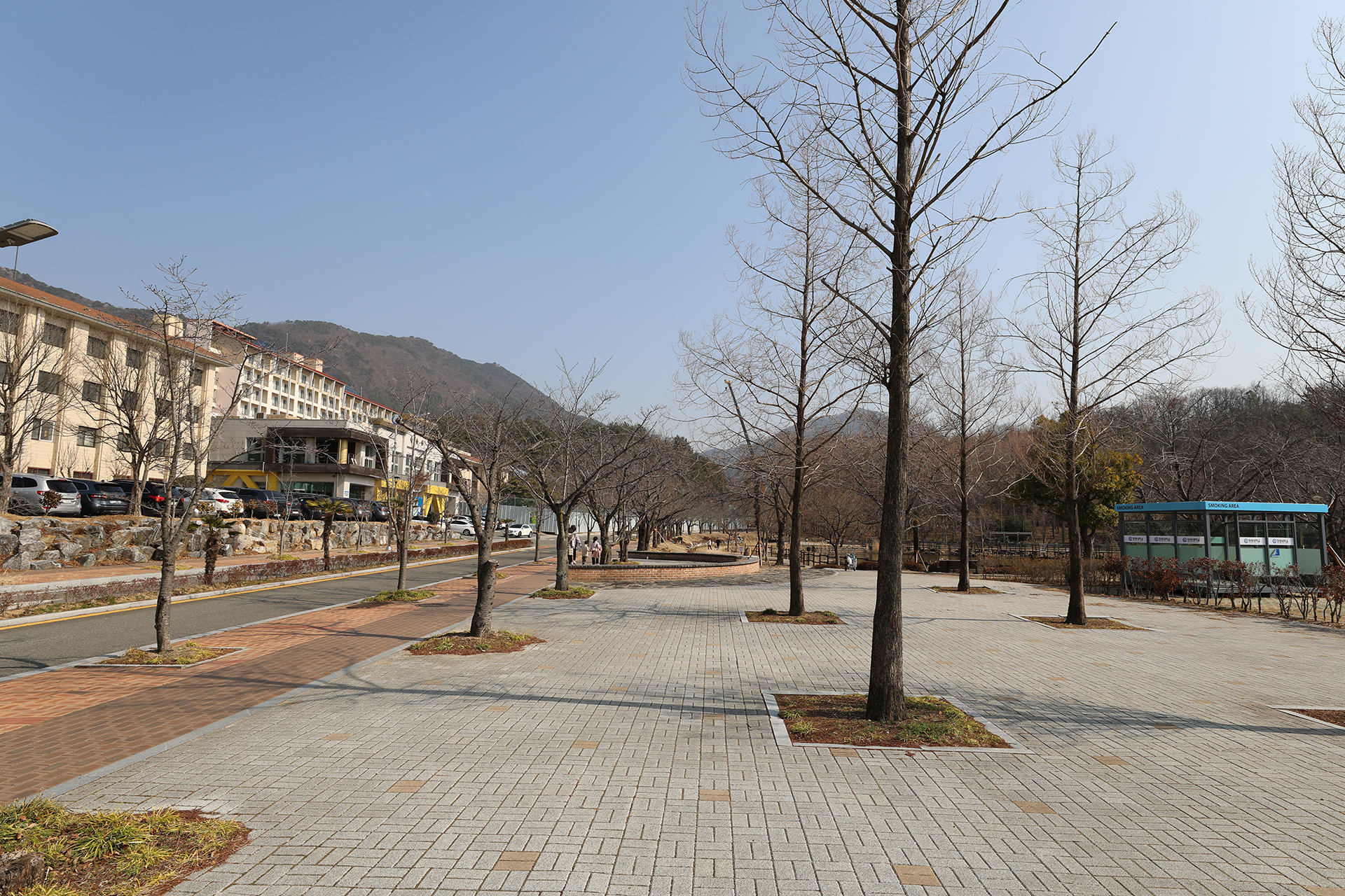 창원대학교 기숙사 연못