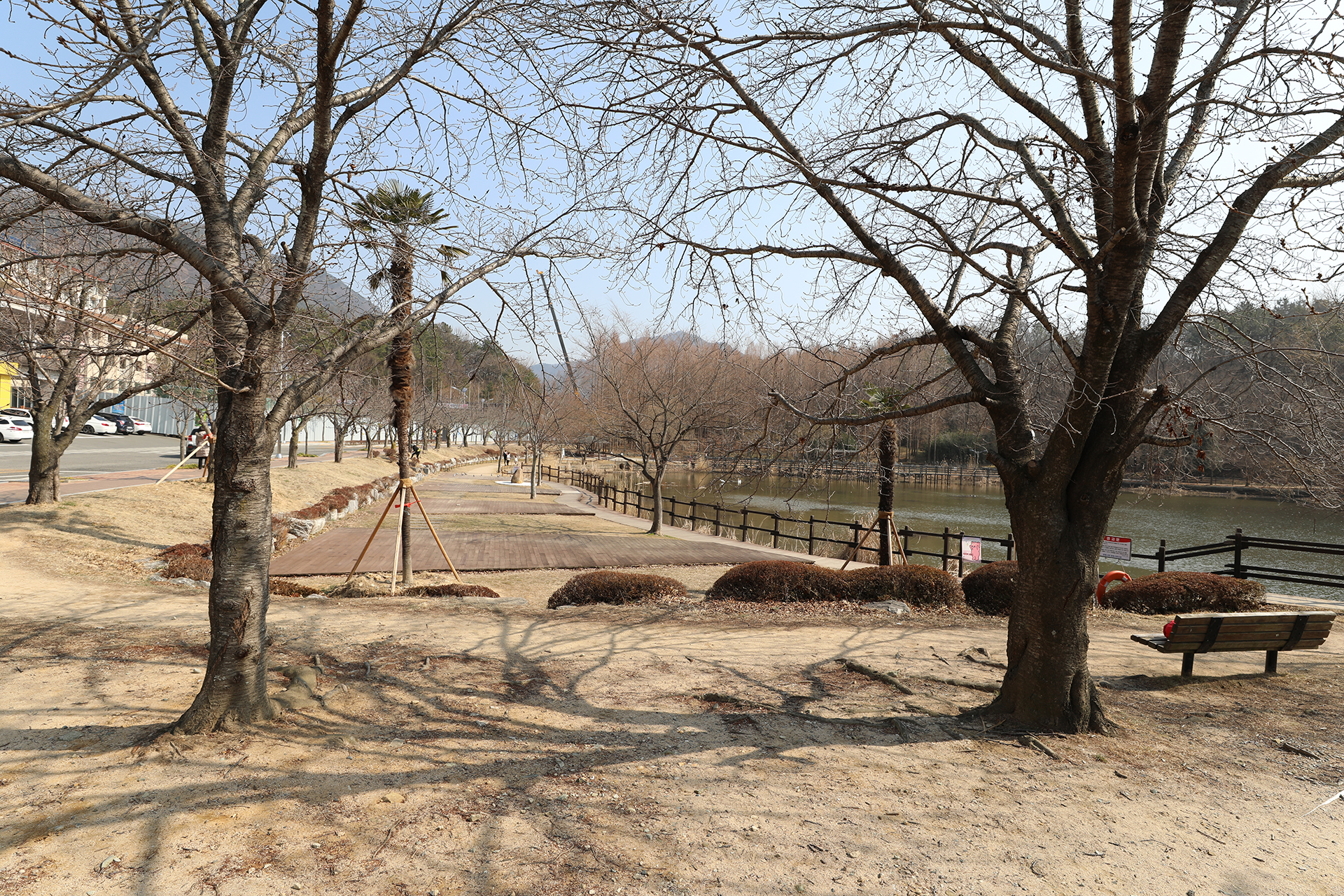 창원대학교 기숙사 연못