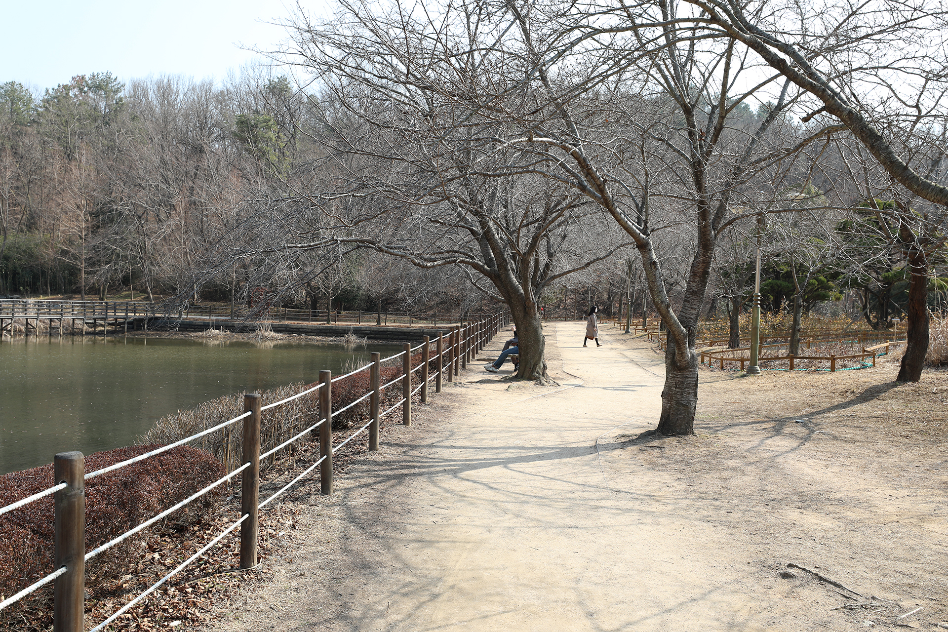창원대학교 기숙사 연못