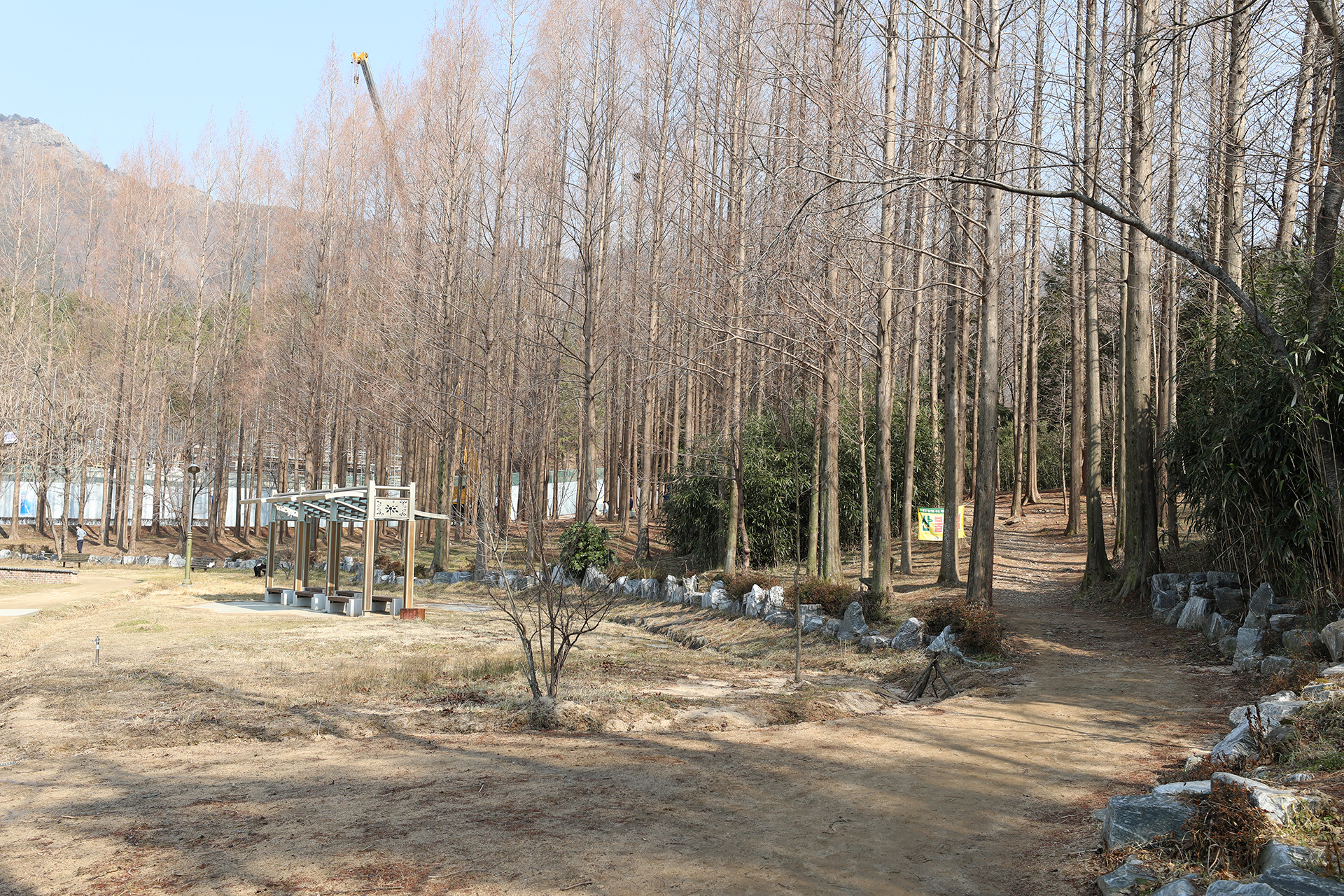 창원대학교 기숙사 연못