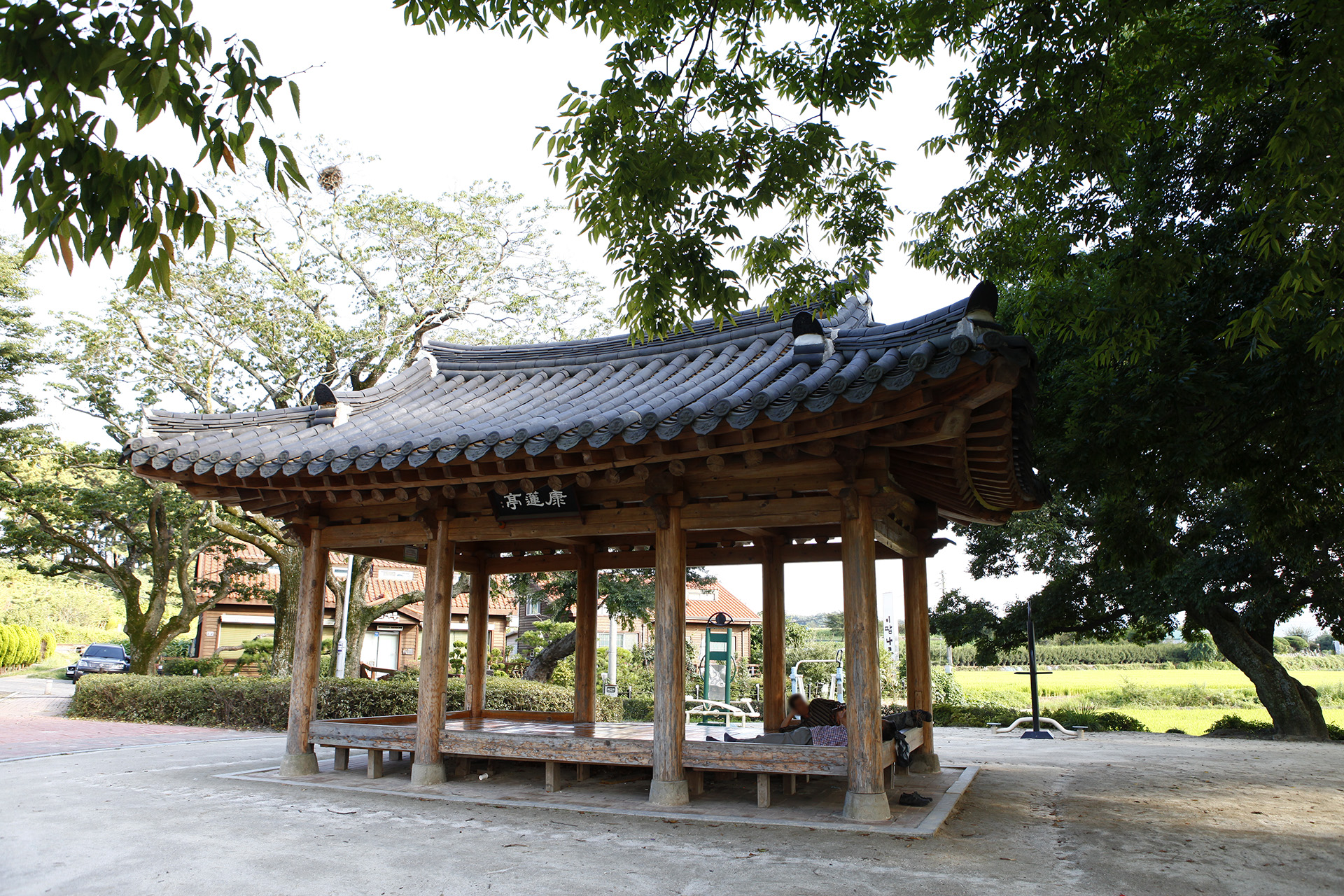 강주연못